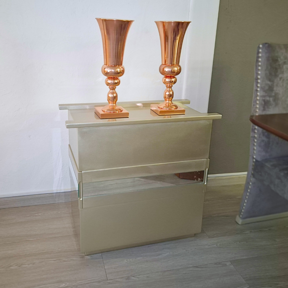 Mesa de Noche 8
